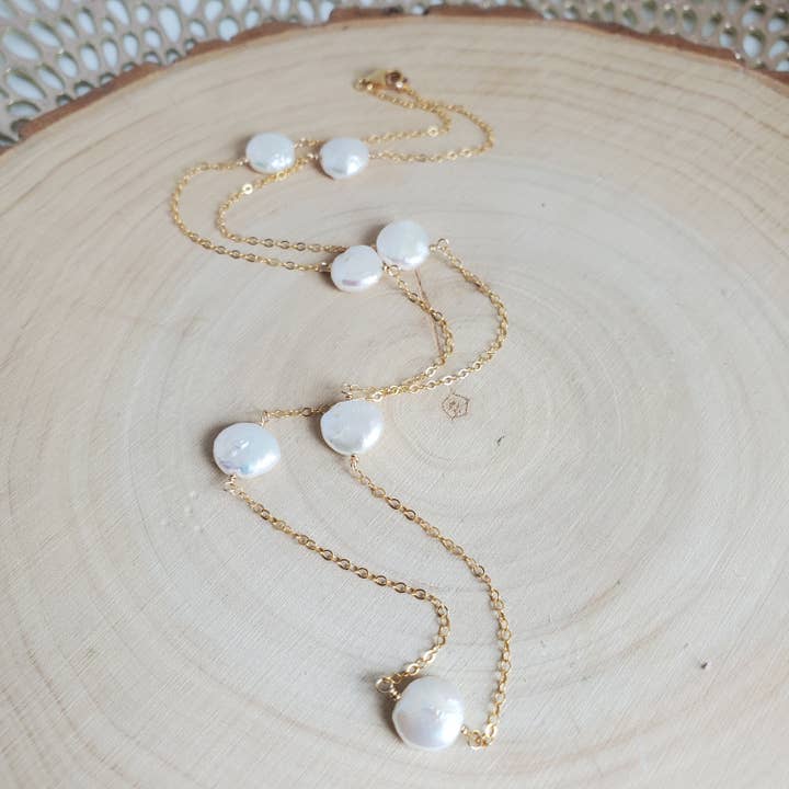 Collana lunga a strati Coin Pearl Bliss per la vendita all'ingrosso da parte di Agape Gems