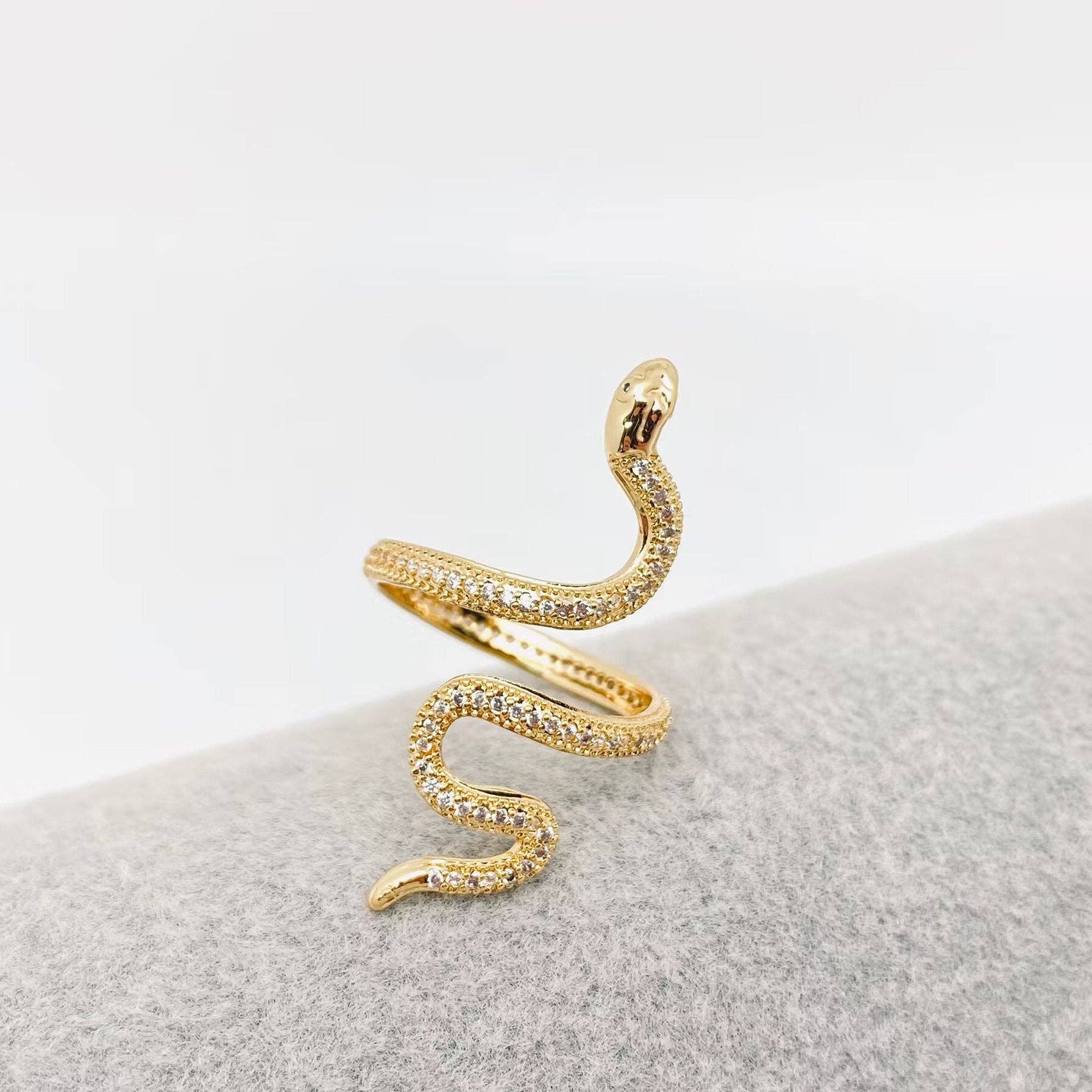 Mio Queena - Vendita all'ingrosso Anelli multipietra - Anello regolabile a forma di serpente in zircone cubico placcato oro1