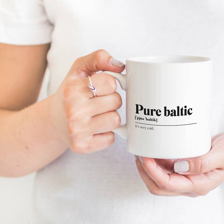 Kalloway Design - Vente Tasse à café - Tasse à dicton écossais Pure Baltic Greeting, cadeau de pendaison de crémaillère, typographie monochrome minimaliste, drôle, définition de l'argot scandinave écossais0