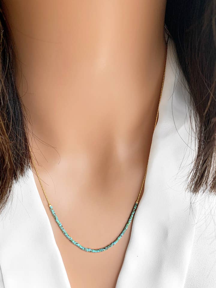 Collier en or avec petites perles, collier de perles délicat, Delic pour la vente par 36th Child Jewelry