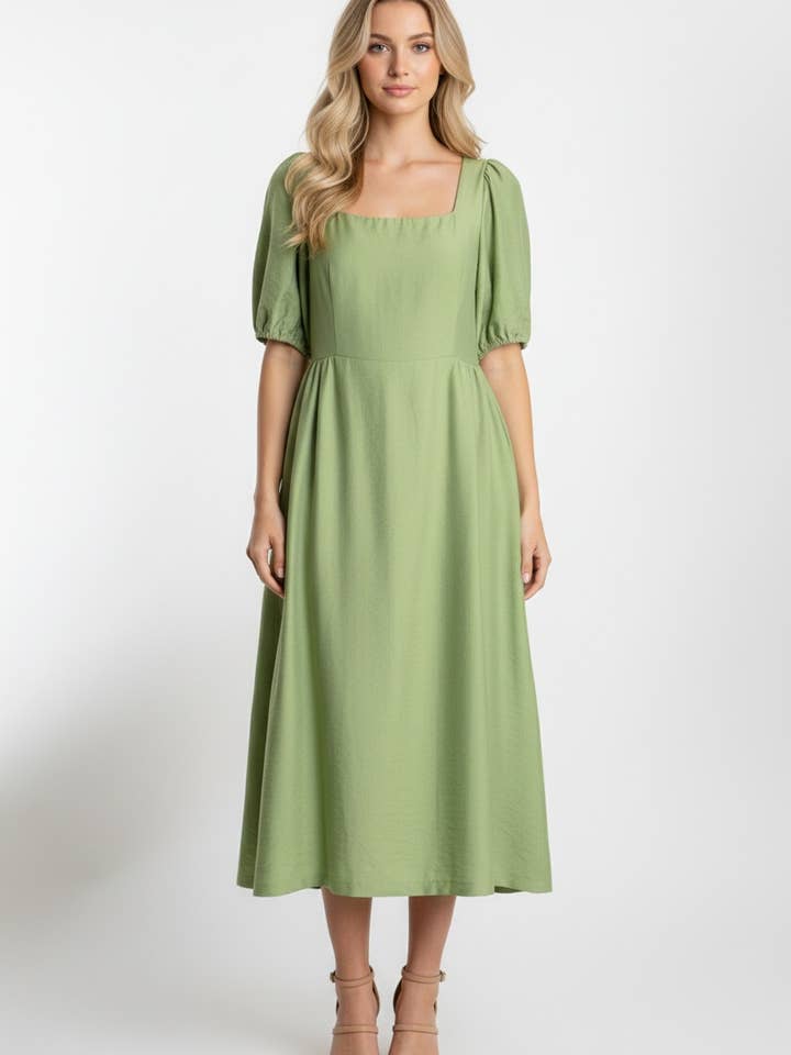 Kleid mit quadratischem Ausschnitt und kurzen Puffärmeln in Midilänge für den Großhandel von Calista