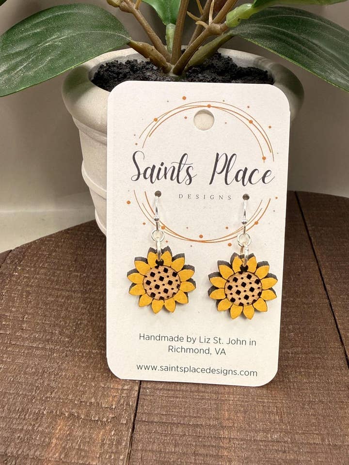 Pendientes Colgantes de Madera con Girasol - Joyería Natural Hecha a Mano para Mujer para venta al por mayor de Saints Place Designs
