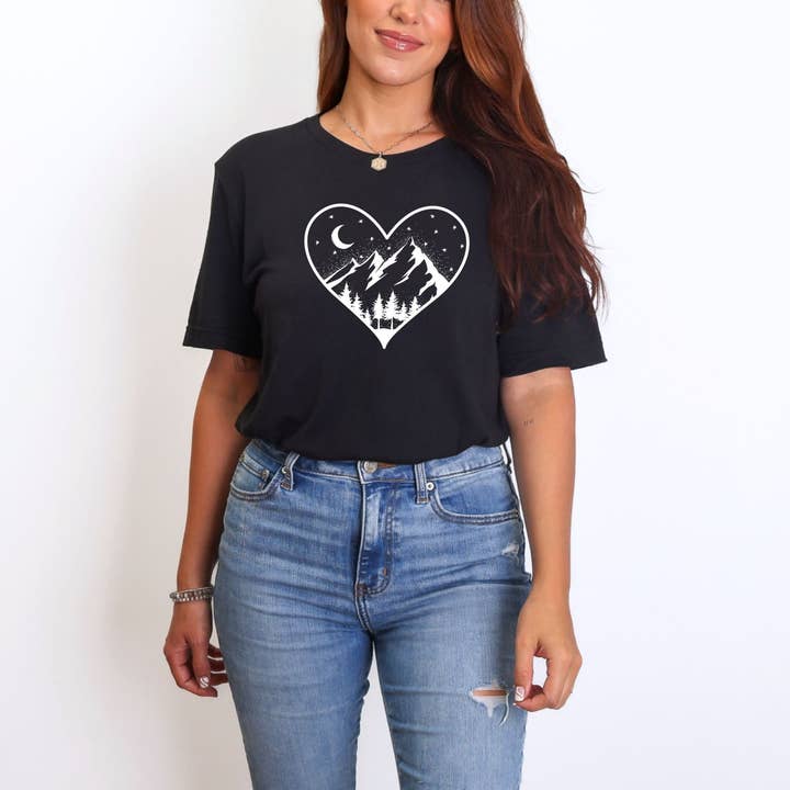 T-shirt graphique Mountain Heart | Manches longues 067 pour la vente par 208 Tees