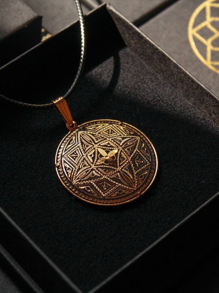 Damascene hanger handgemaakt met goud naar Toledo Traditional voor wholesale door Togashi Damasquinos