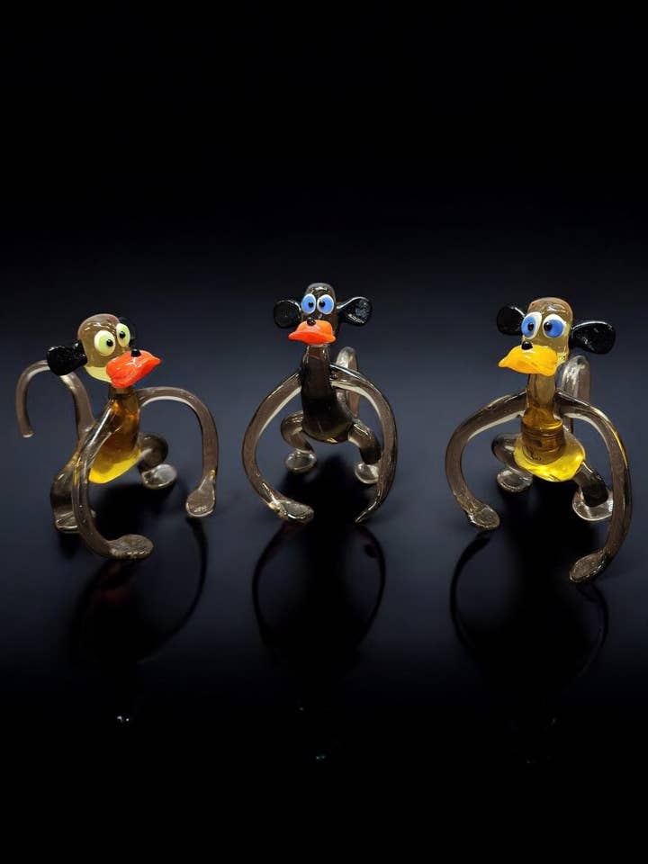 Figurine en verre naturellement coloré - Fait main - Design gorille pour la vente par Glass by Iness