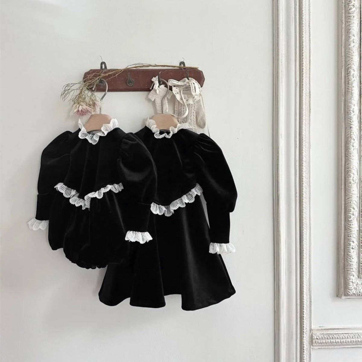 Noir Arrivée Body à manches longues en dentelle noire pour bébé fille en vente sur Faire2