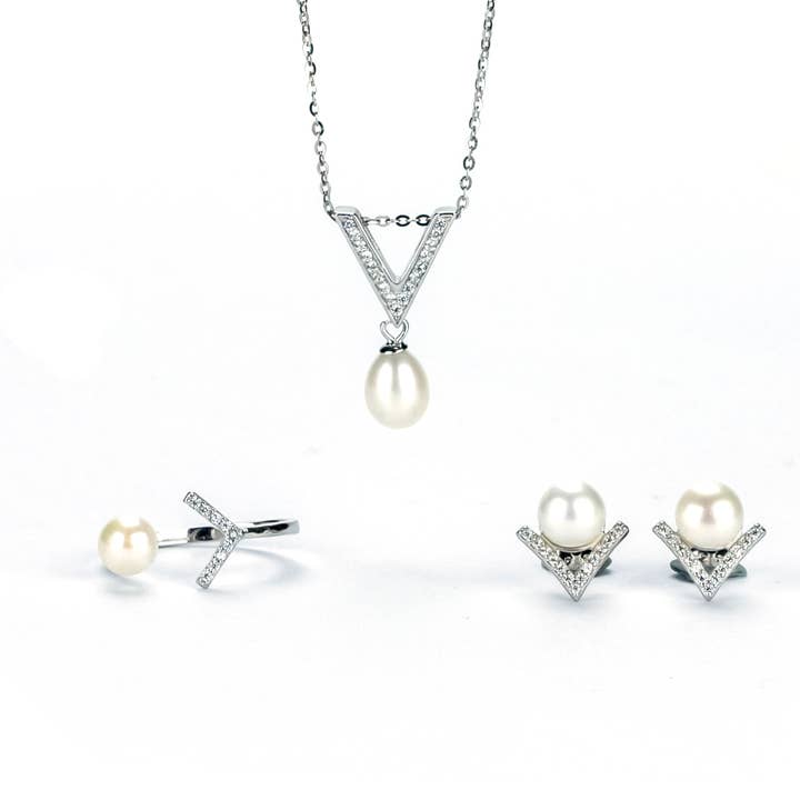 Freshwater White Drop and Button Shaped Pearl Waikiki Jewellery Set 6-7 mm AAAA for wholesale by Vayo Pearls