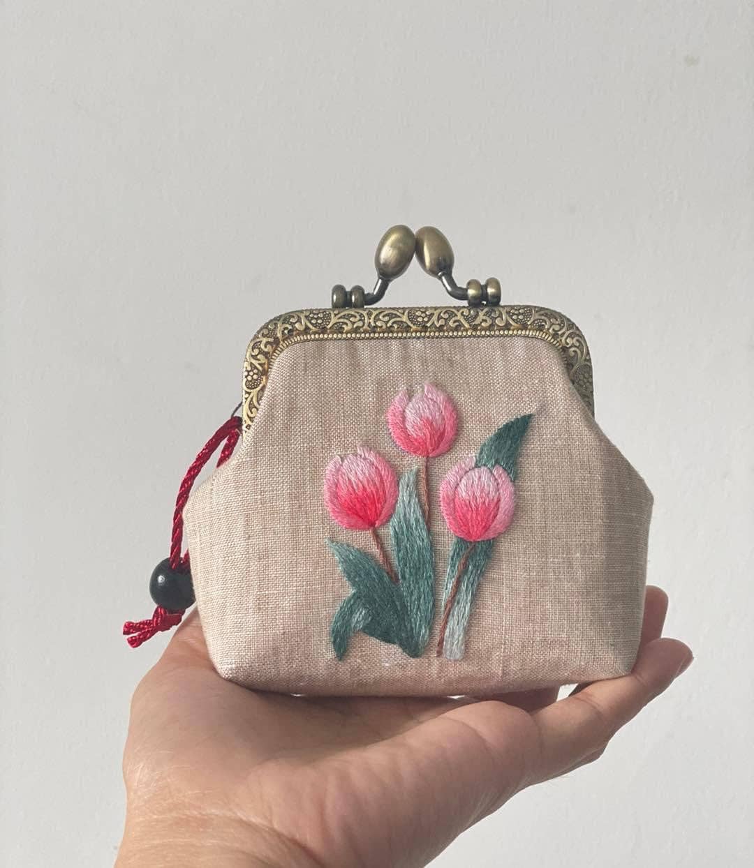Quince Fables - Wholesale Coin Purse - Women's - Tulip Embroidered Beige Coin Purse