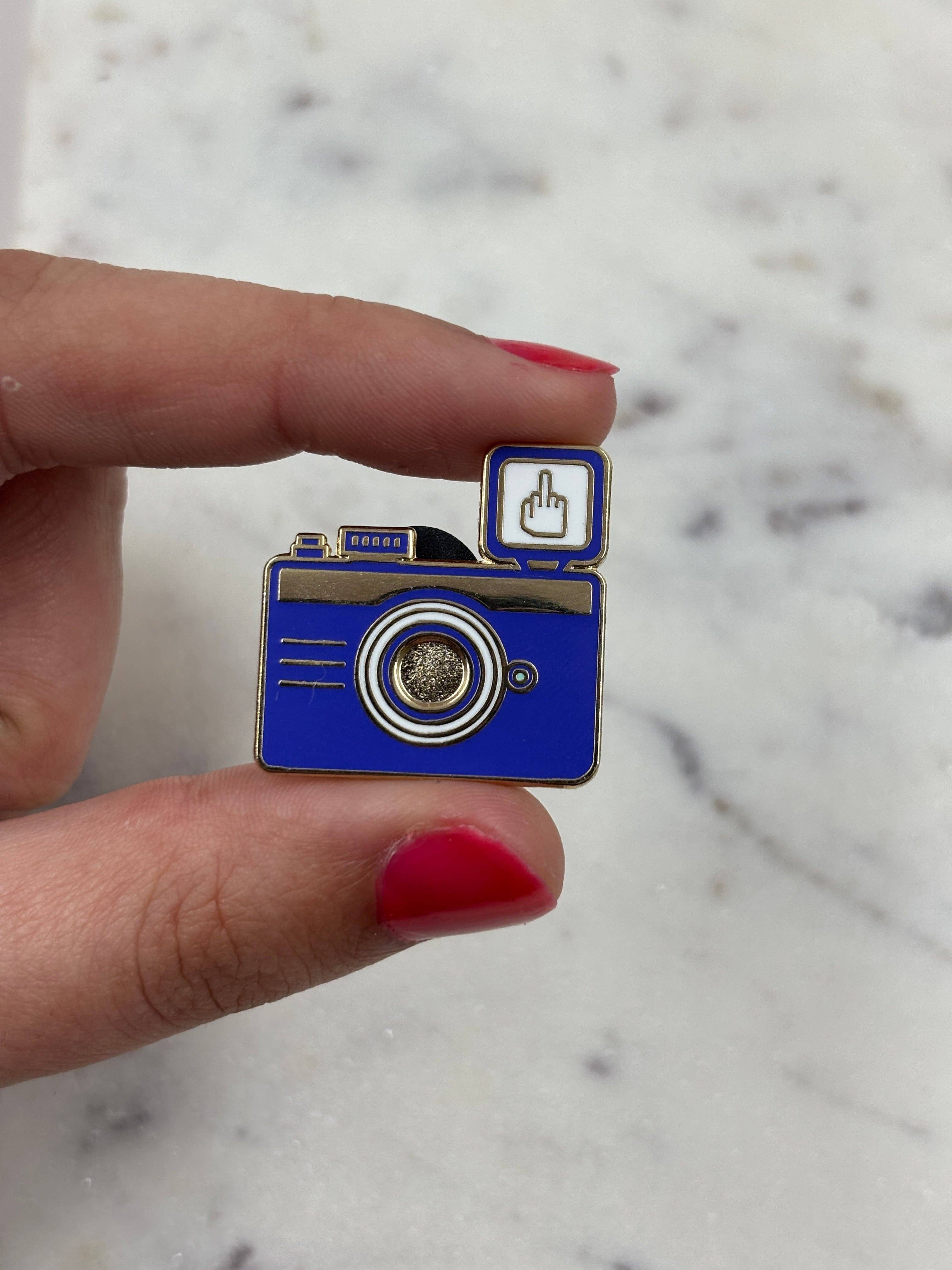 LES IMPRIMEUSES – wholesale Nål och knapp för kavajslag – Pin - Kamera - Oh f*ck!1