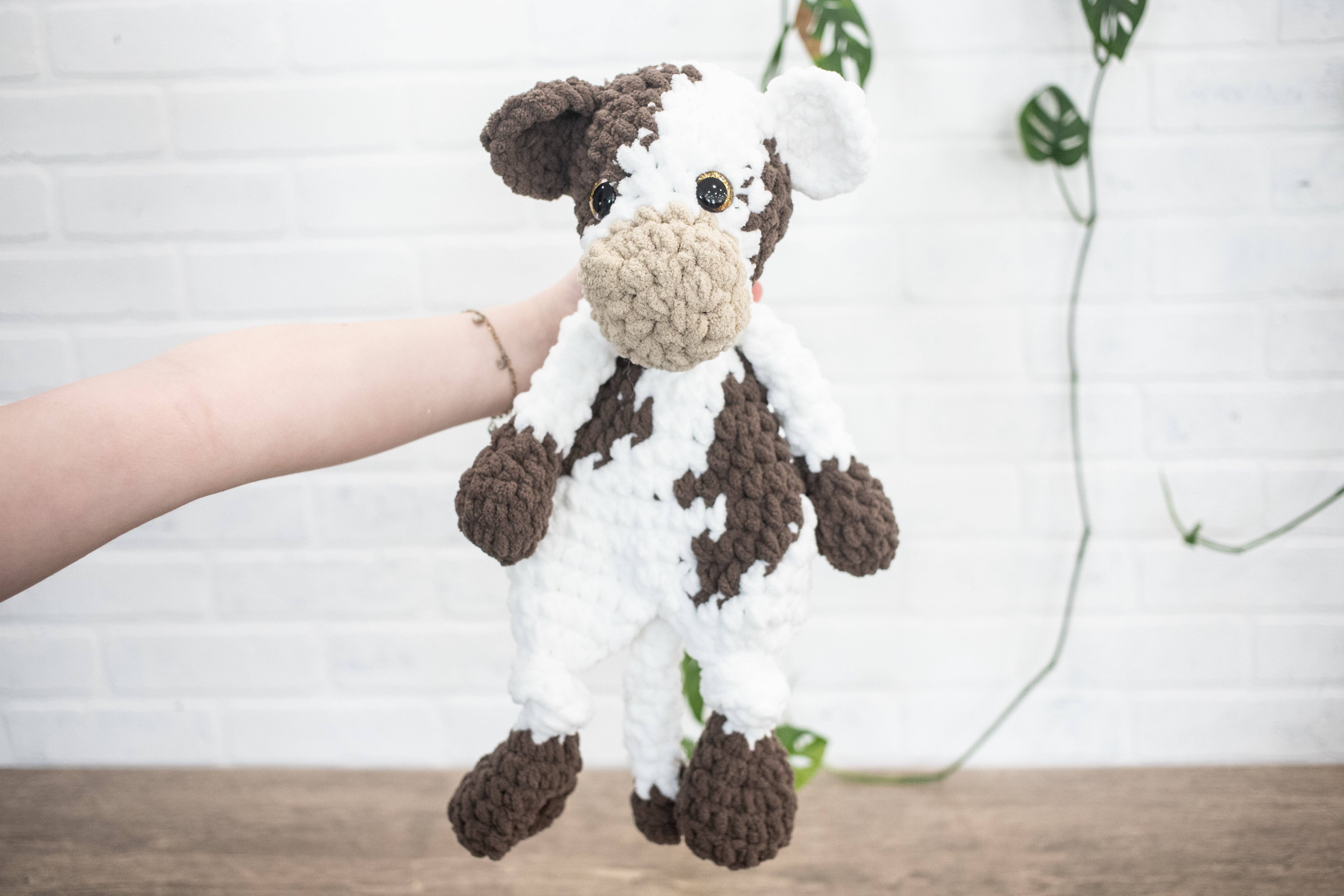 The McGarvey Workshop - Vente Peluche – enfant et bébé - Vache Lovey, Peluche Vache, Doudou Vache Noir et Blanc au Crochet2