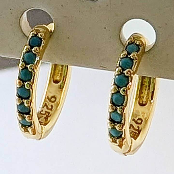 Boucles d'oreilles huggie en or - Bijoux et accessoires pour femmes pour la vente par Sacred Sparkle Boutique Jewelry