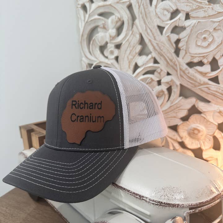 The Painted Chair – Großhandel Trucker-Cap – Unisex – Personalisierte Kunstleder-Patch Hüte3