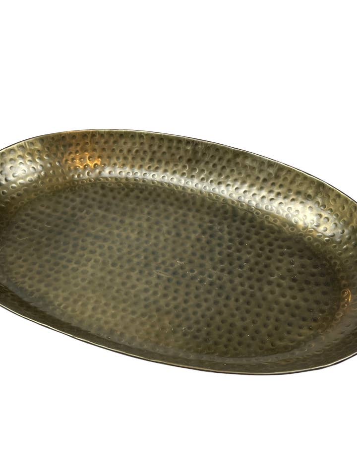 Plateau en métal ovale en laiton martelé pour la vente par Danishville