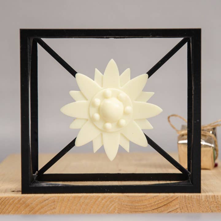 Edelweiss Cube – Unique Floating Edelweiss Flower - Wire Art Sculpture in Modern Cube Design for Rustic - Modern Home Decor for wholesale by 3DOfficeAT