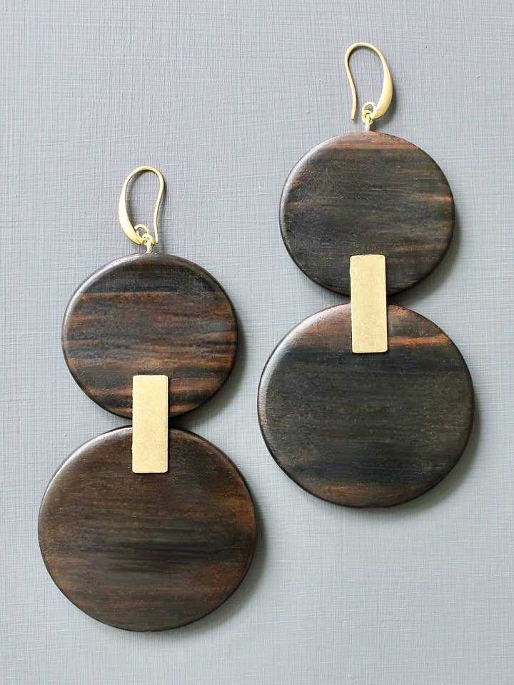 JLTE71 oorbellen van ebbenhout met stofdoek voor op de schouders voor wholesale door David Aubrey Jewelry