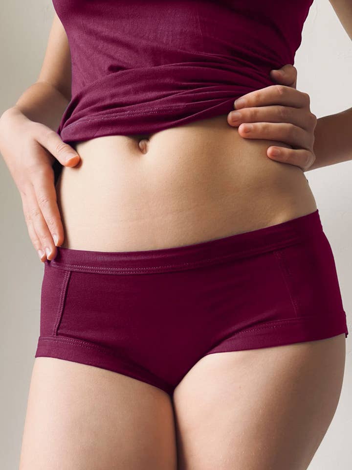 Lågt skuren vinröd för wholesale av Tush & Bush