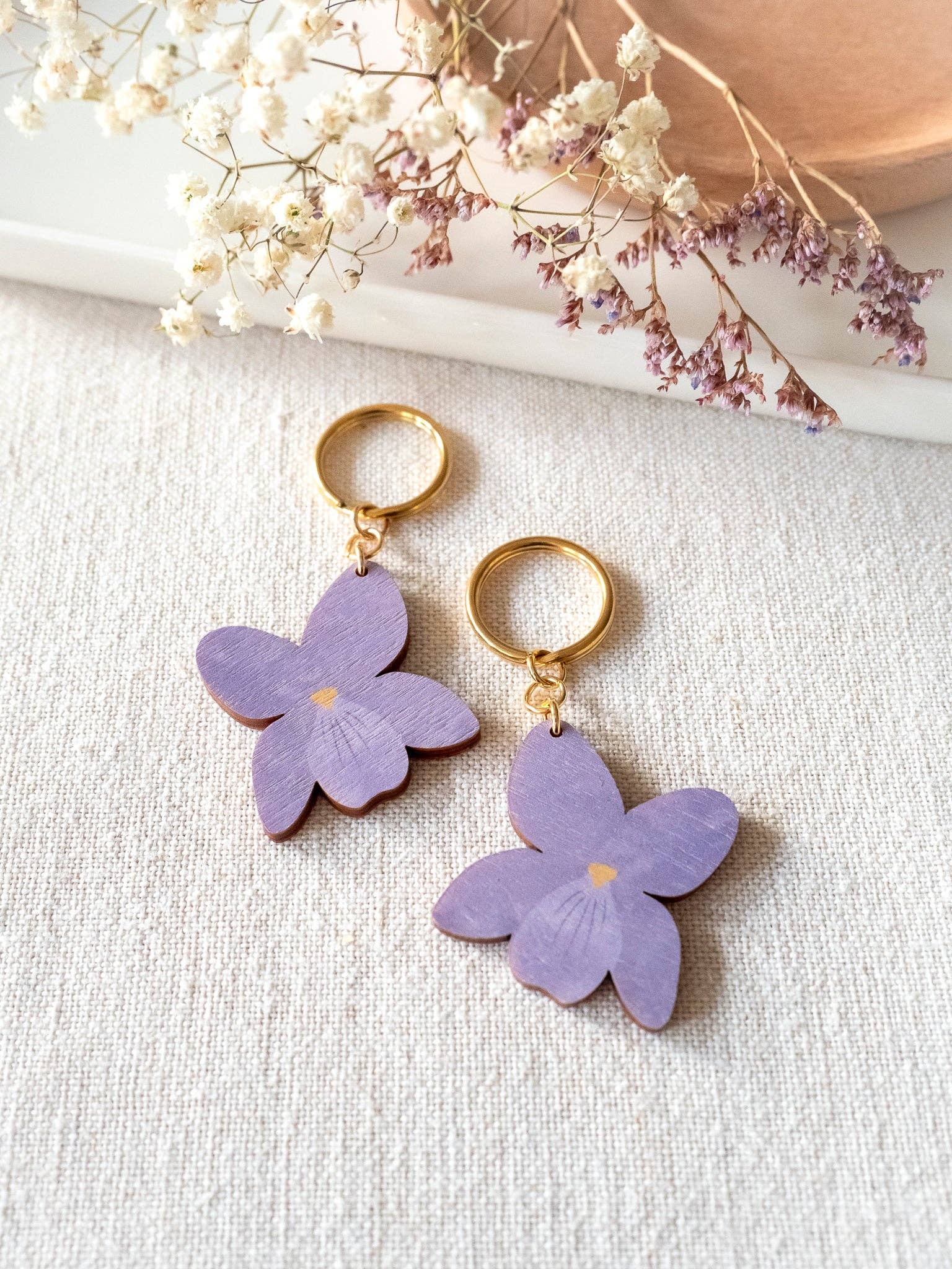 Saima Visuals Oy - Wholesale Dangle Earrings - Viola -avaimenperä0