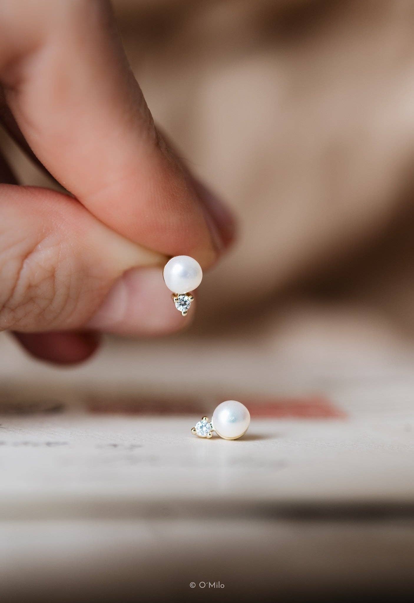 O'Milo - Vendita all'ingrosso Orecchini a bottone - Orecchini Pearl Dew con perla e singola pietra brillante8