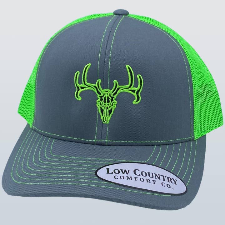 Chapeau Shot Caller Deer Skull Charcoal/Neon Green pour la vente par Riverbed Threads