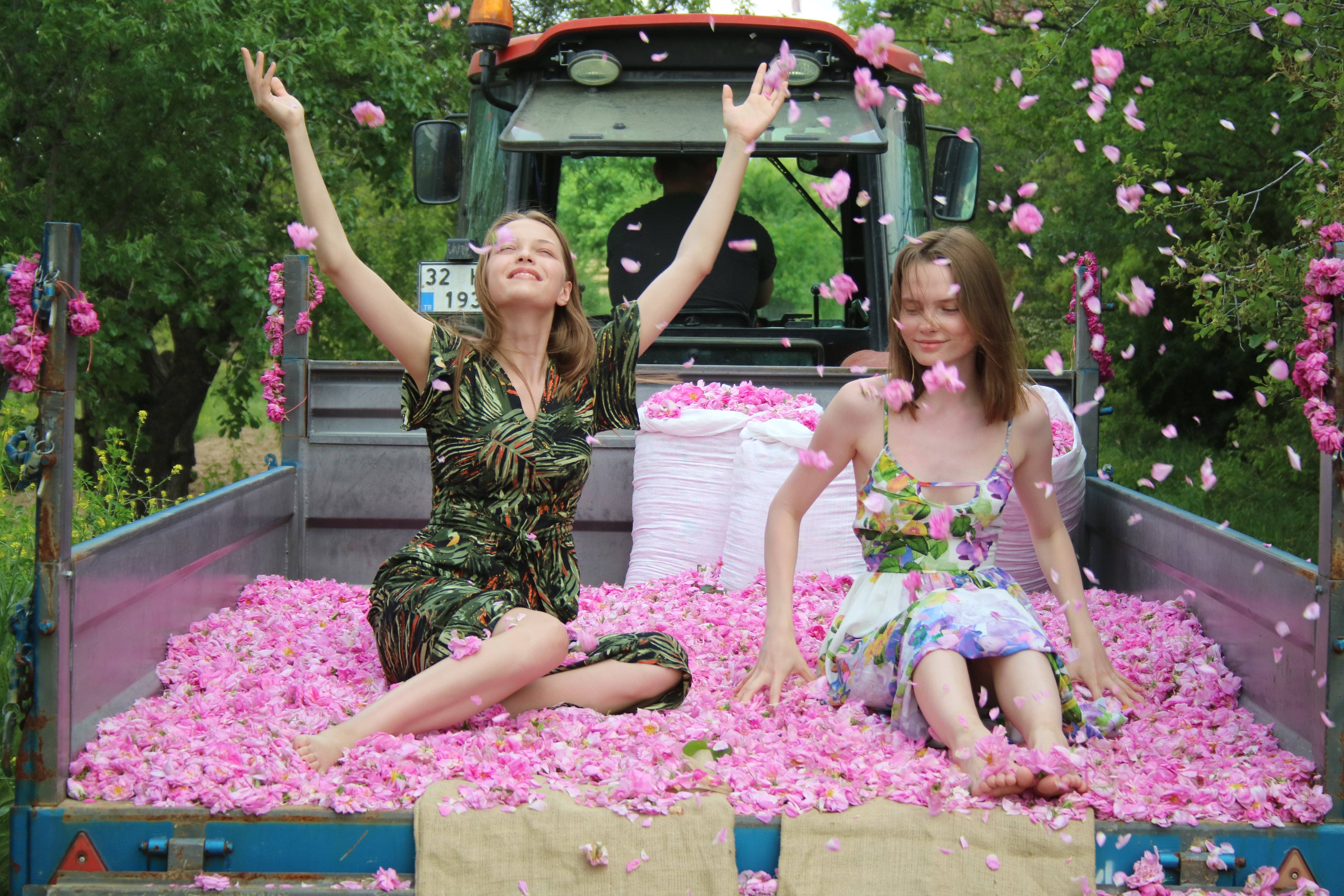 Mediterranean Food Depot - Venta al por mayor Agua/bruma facial y corporal - Botella de vidrio con aerosol de agua de rosas Rosense3