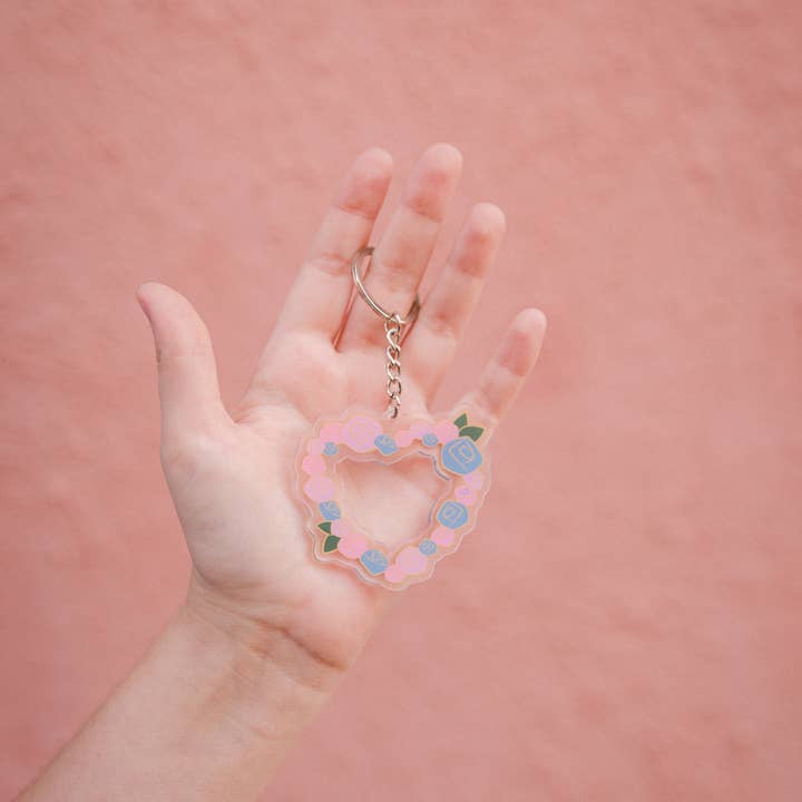 Porte-clés cœur fleur pour la vente par Charmed & Cozy