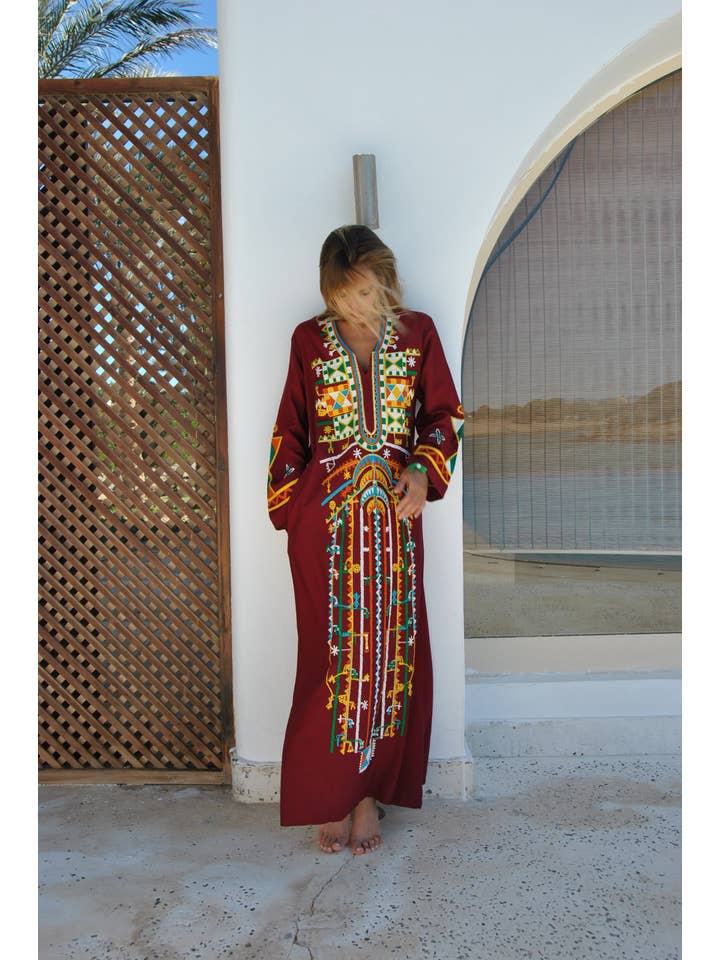 Gipci - Vente Caftan – femme - Caftan en coton brodé bordeaux Siwa avec poche1