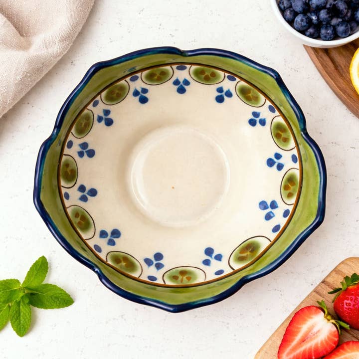 Guatemalische handbemalte Keramikschale mit gewelltem Rand für den Großhandel von Upavim Crafts