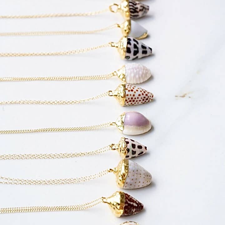 Rise Hawaii Jewelry - Wholesale Pendant/Charm Necklace - Hawaiian Seashell Necklace
