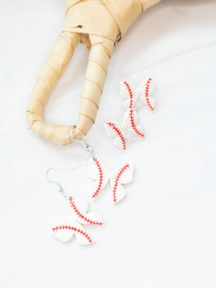 Collezione Cuciture da Baseball Bow per la vendita all'ingrosso da parte di EJ Clay Co