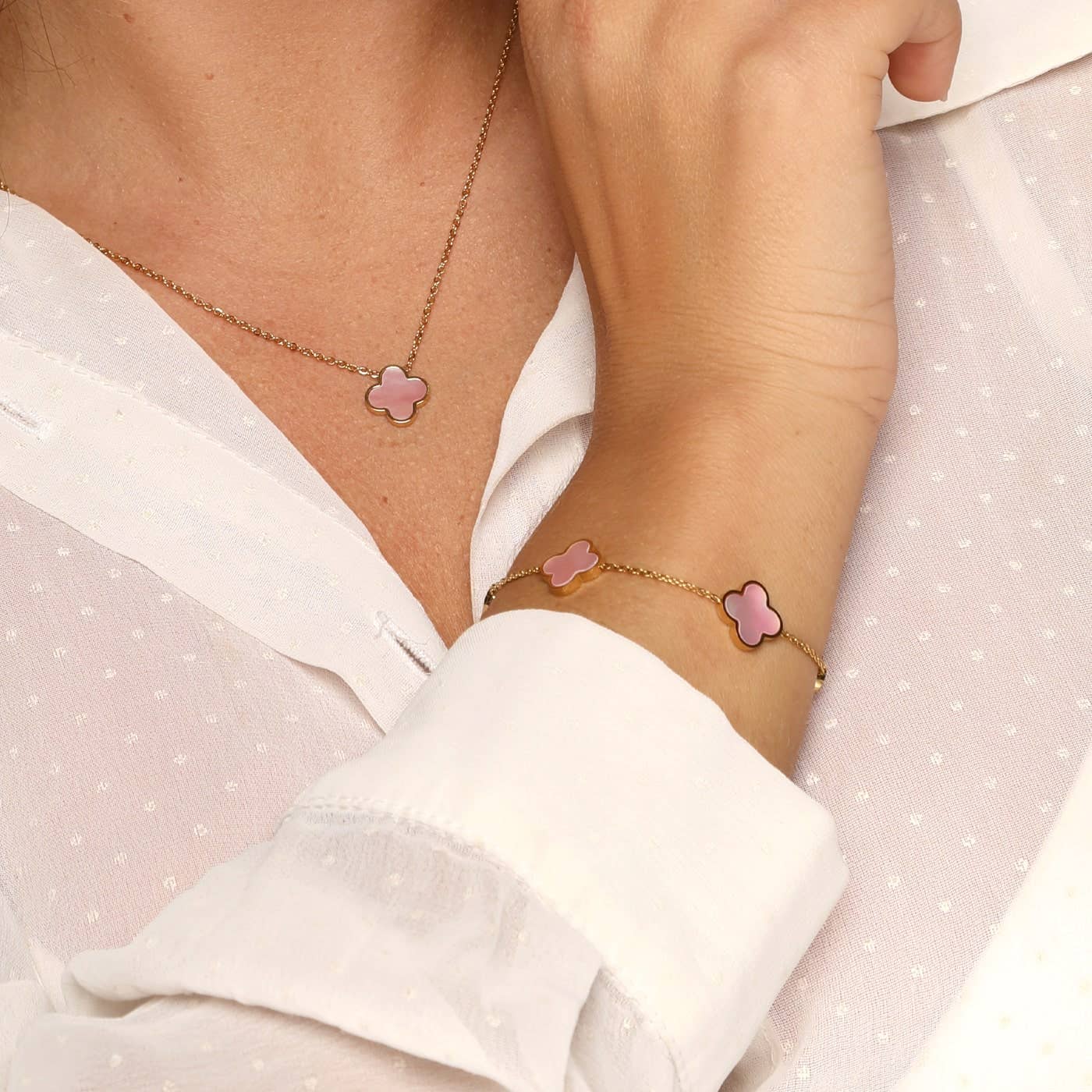 Schmuckgroßhandel - Wholesale Bedelarmbandje - Roze Parelmoer Klaver Armband | 18K verguld1