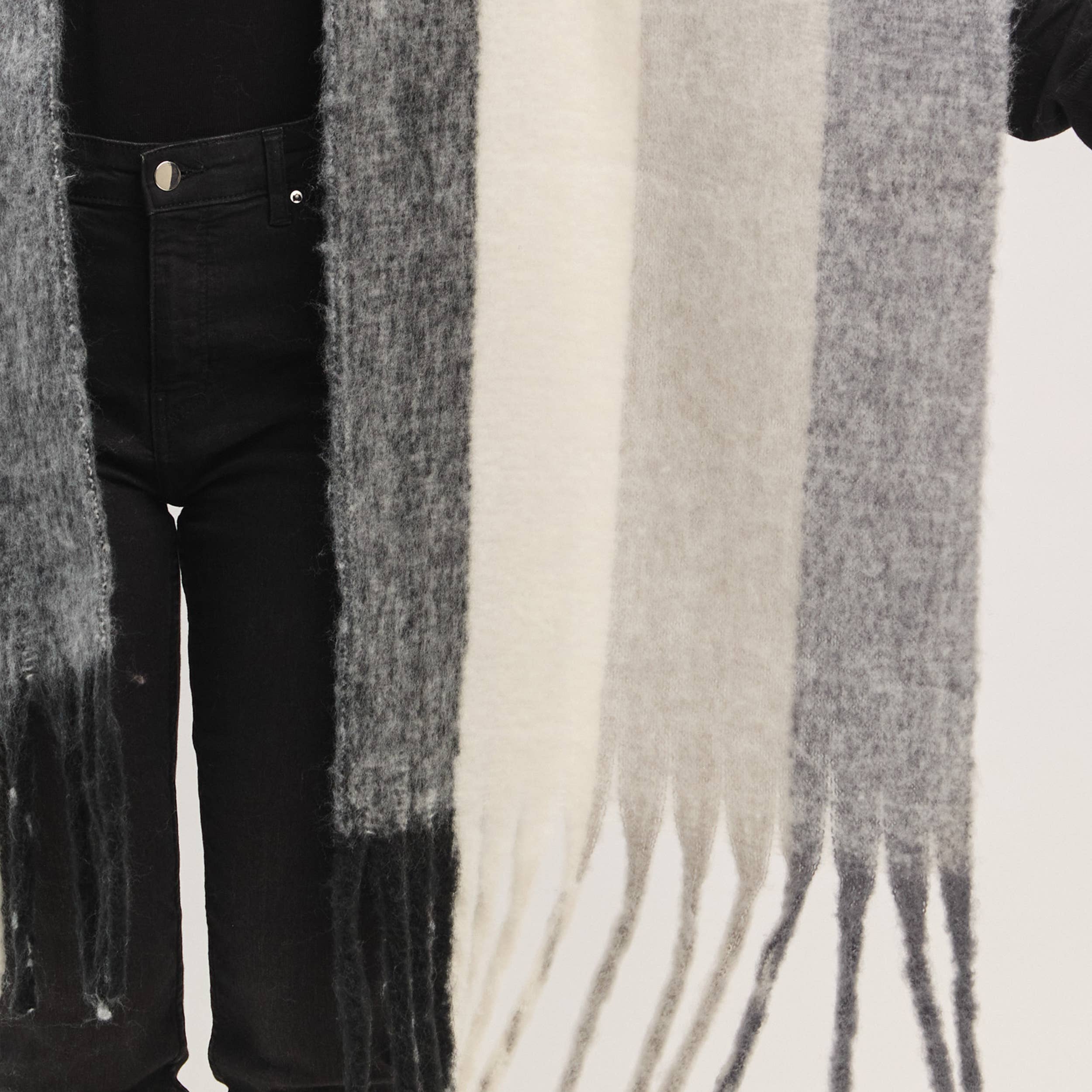 Hana – Cachecol - Mulher por atacado – Cachecol com Franjas de Bloco de Cor Sólida Escovada0