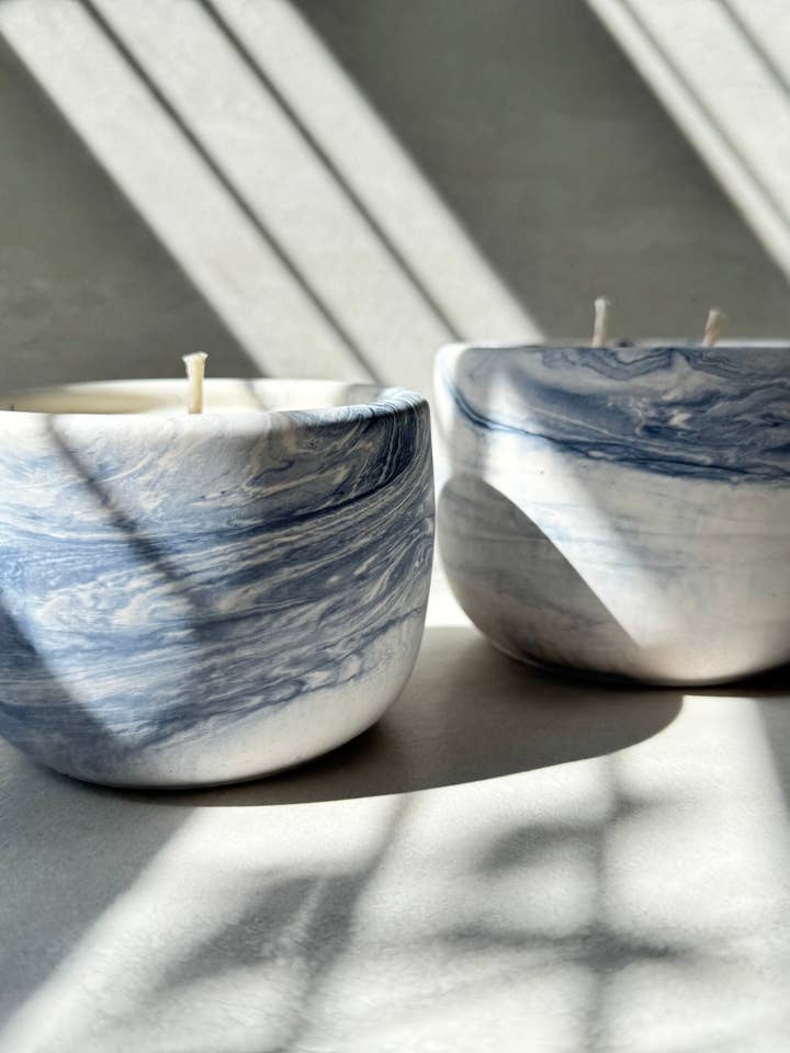 Bougie en béton "Favorite Sweater" pour la vente par Dom Alexander Designs