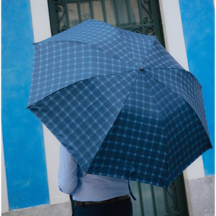 Stor foldbar vindtæt paraply - blå skotskternet for engroshandel hos OTOMI