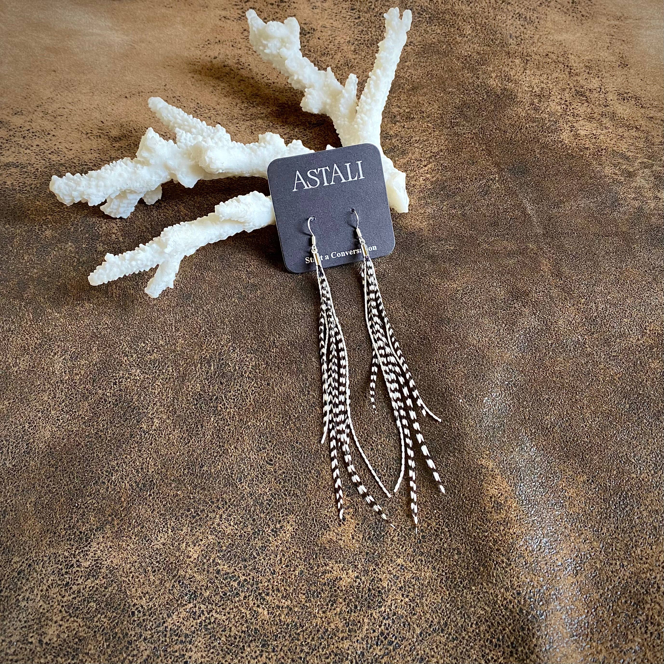 ASTALI - Vendita all'ingrosso Orecchini con nappe - Orecchini mini a piuma - Grizzly/argento, orecchini boho western1