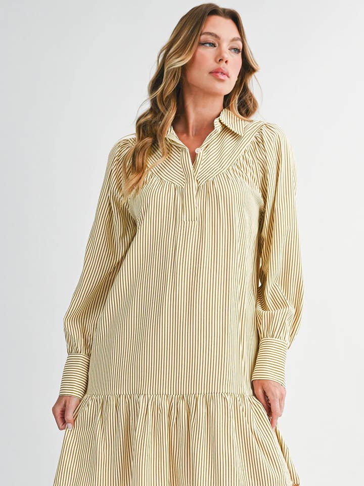 Casual gestreepte jurk met kraag en ruches aan de zoom voor wholesale door Follow Your Arrow