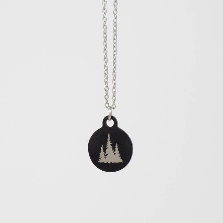 Collier en acier inoxydable noir orné de pins illustrés pour la vente par Mama Peacock LLC