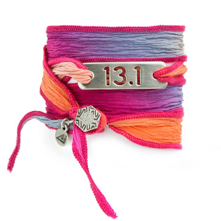 13,1 halv maraton wrap kör armband för wholesale av ATHLETE INSPIRED, Inc.