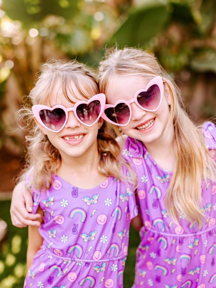 Lunettes de soleil surdimensionnées en forme de cœur The Cruel Summer pour la vente par Teagan and Wren