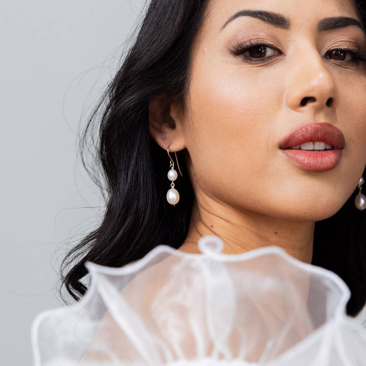 Hochwertige zweistöckige Designer-Perlenohrringe im Brautstil für den Großhandel von Love Story Atelier