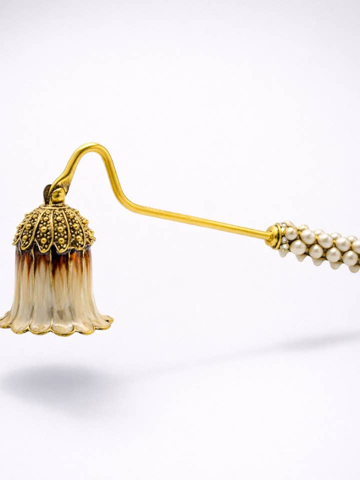 Apagador de Pétalas Brancas com Tachas por atacado de Ignite Candles