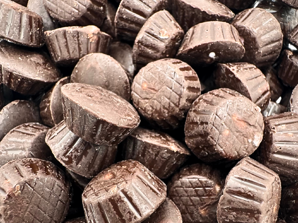 Martin's Country Store LLC – wholesale Chocolate-covered sweets – DARK CHOCOLATE MINI RASPBERRY CUPS 10.oz1