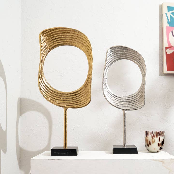 Skulptur | Aluminiumsringfigurer på sort stander - sæt med 2 for engroshandel hos ExpoBazaar