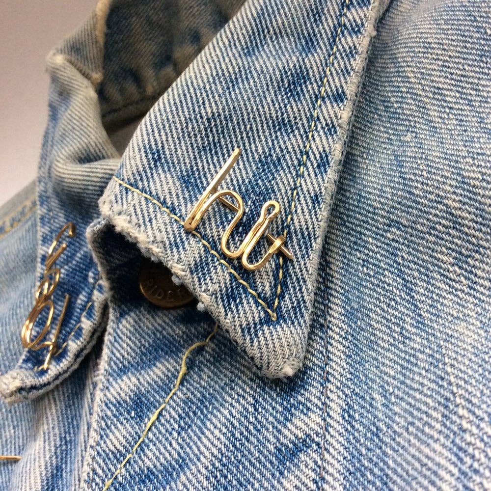 Cinq - Wholesale Brooch - Play word pin3