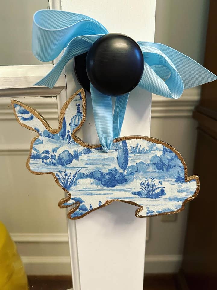 Blauer Toile handgefertigter Hasen-Türhänger - 8” für den Großhandel von SoCharm Designs