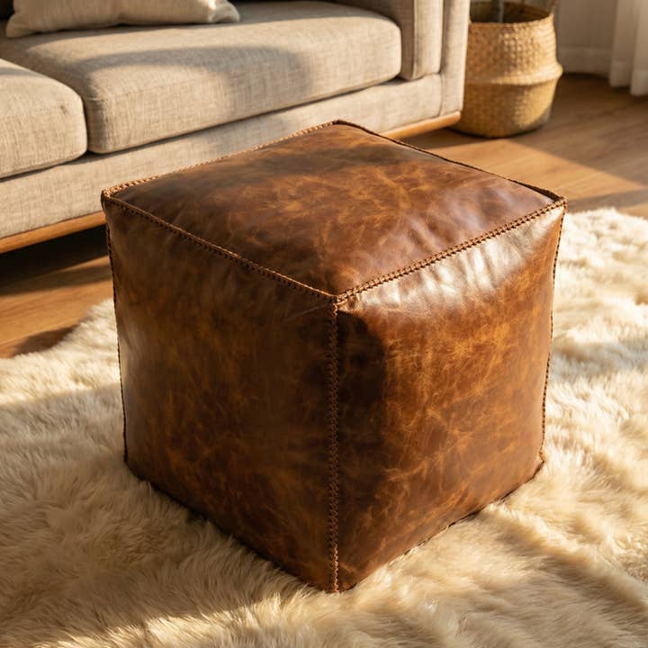 Pouf cousu à la main pour la vente par LUZIA Home+Fashion