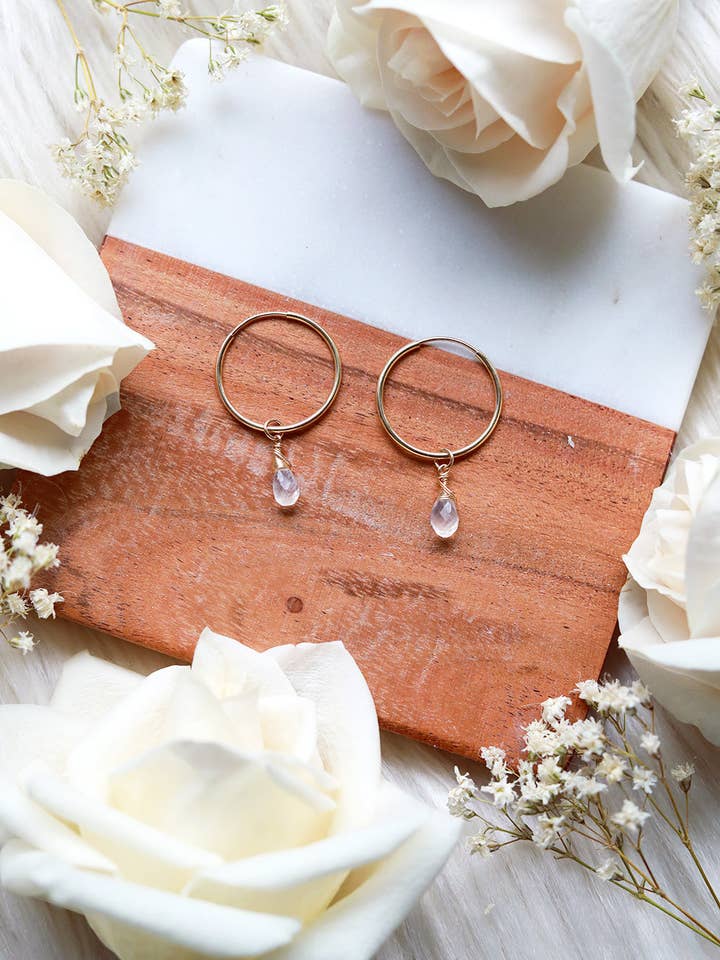 Moonstone Baby Hoop Øreringe {Guld eller Sølv} for engroshandel hos Malabella Jewels