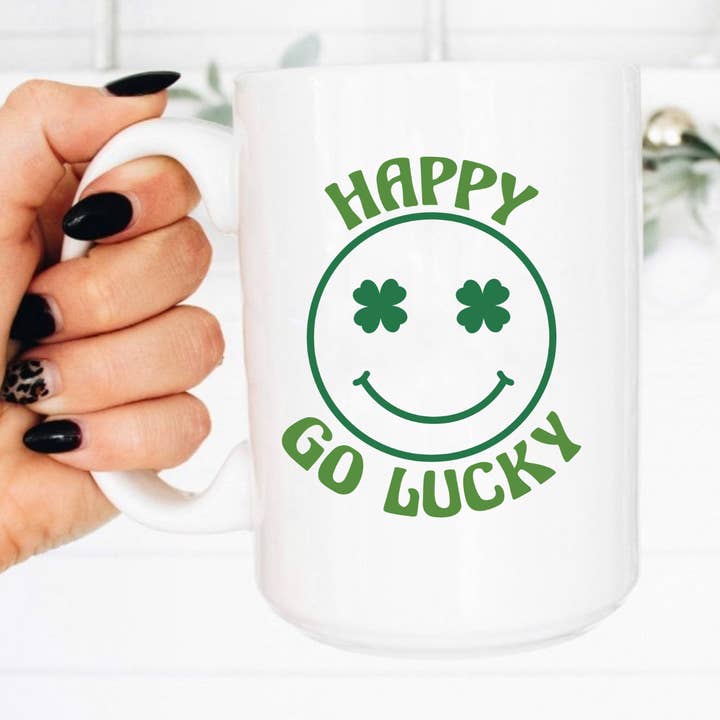Happy Go Lucky koffiekopje - St. Patricks Day - 15 ounces voor wholesale door Boho Sips