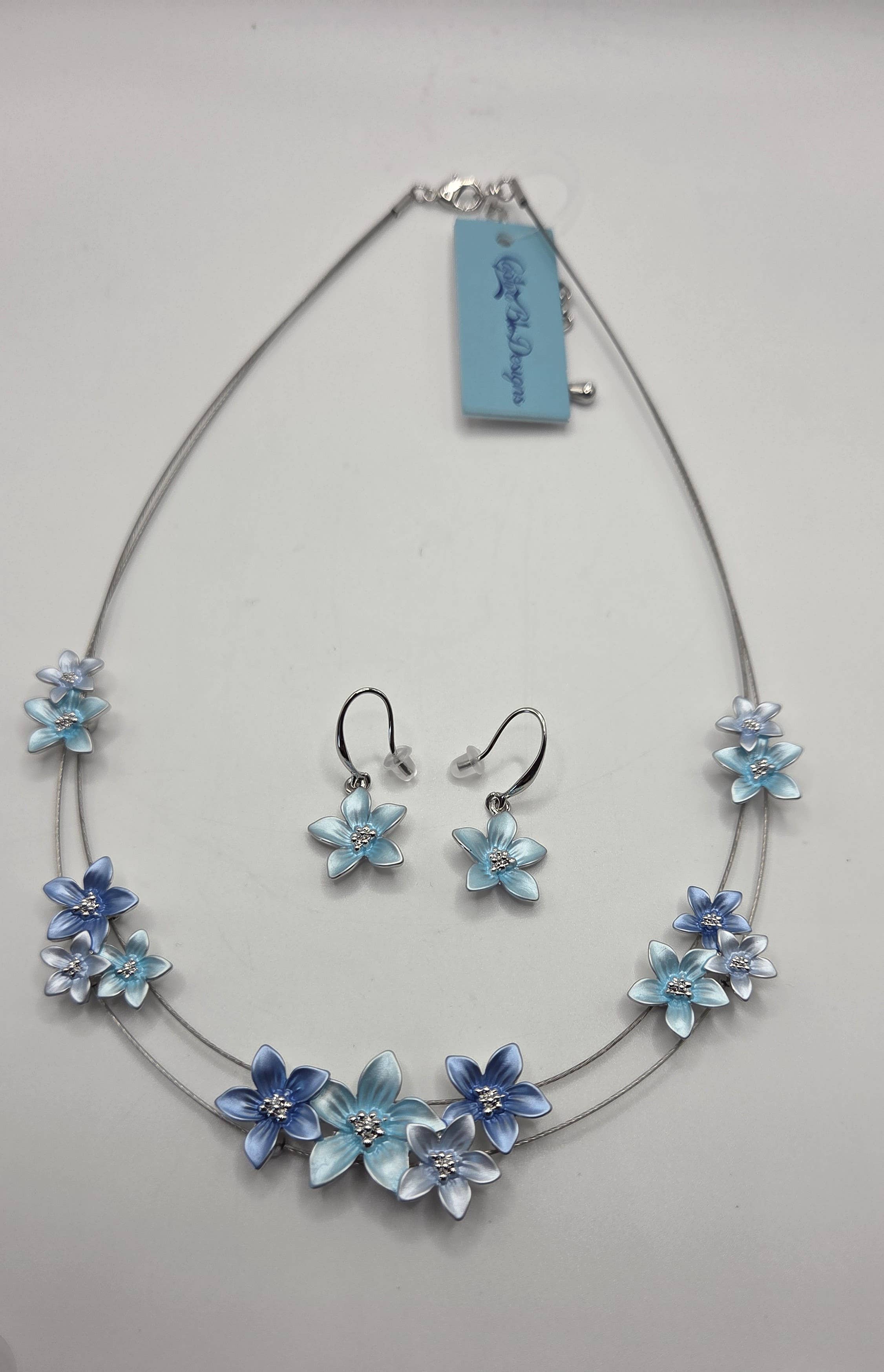 Captiva Blu Jewelry - Wholesale Pendant/Charm Necklace - Necklace with Delicate Flowers1
