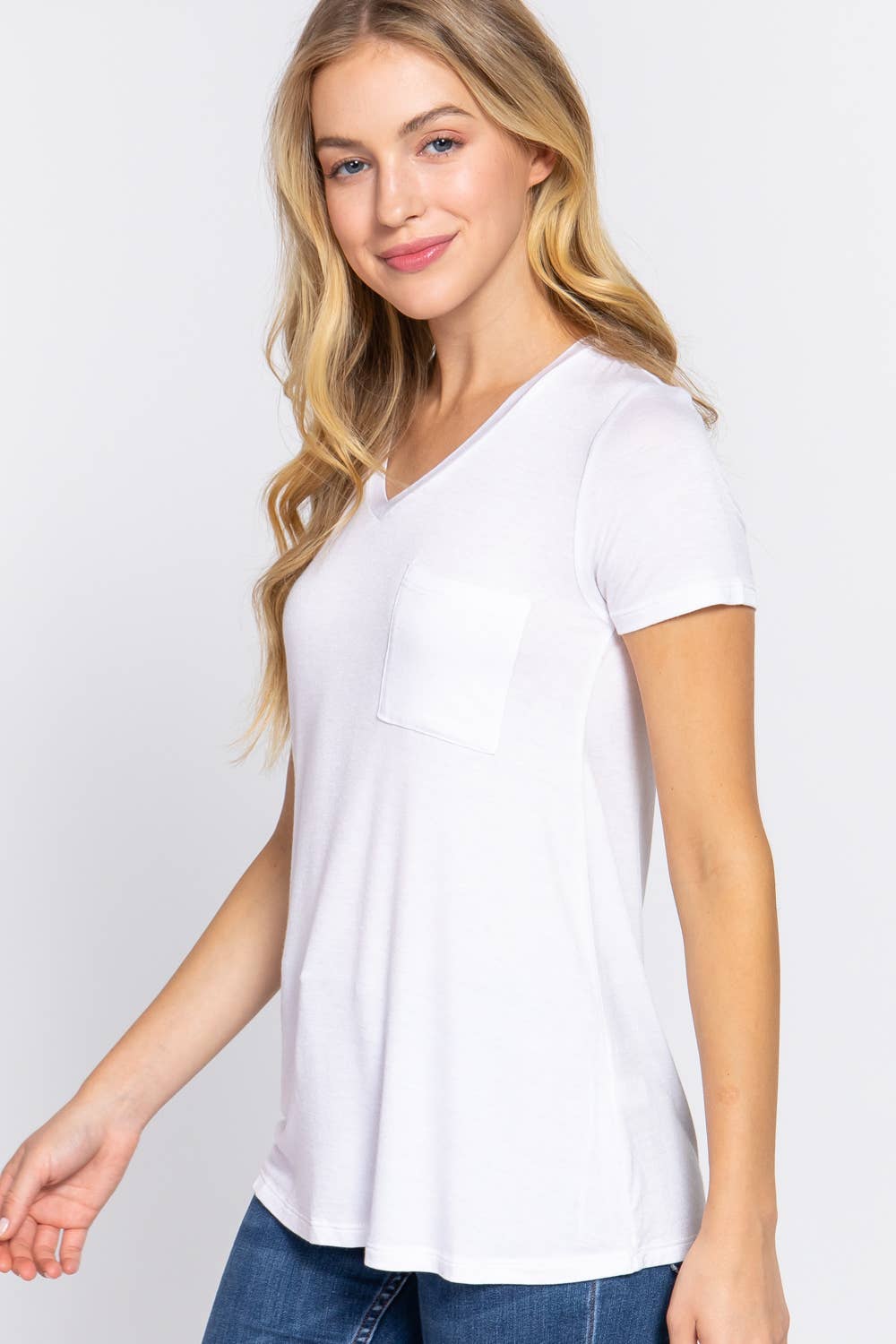Active Basic | Active USA – Großhandel T-Shirt – Damen – Kurzärmliges Top mit V-Ausschnitt und Tasche10