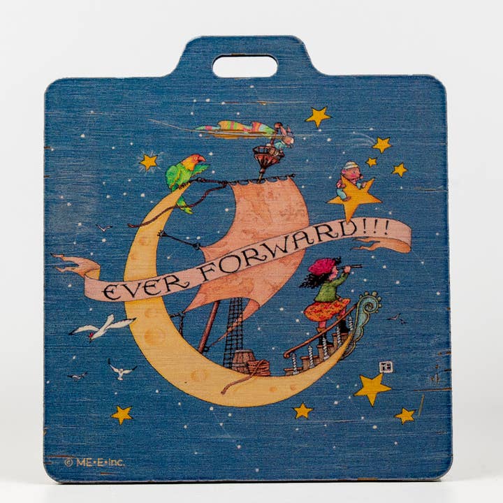 Mary Engelbreit Taschenanhänger „Ever Forward“ aus lasergeschnittenem Holz für den Großhandel von LaserMach